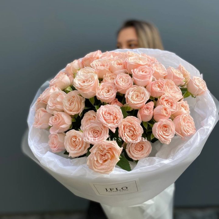 Букет кустовых роз Бомбастик в Туле