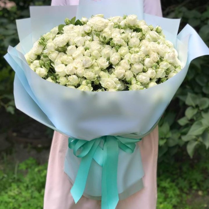 51 белая кустовая роза в Туле