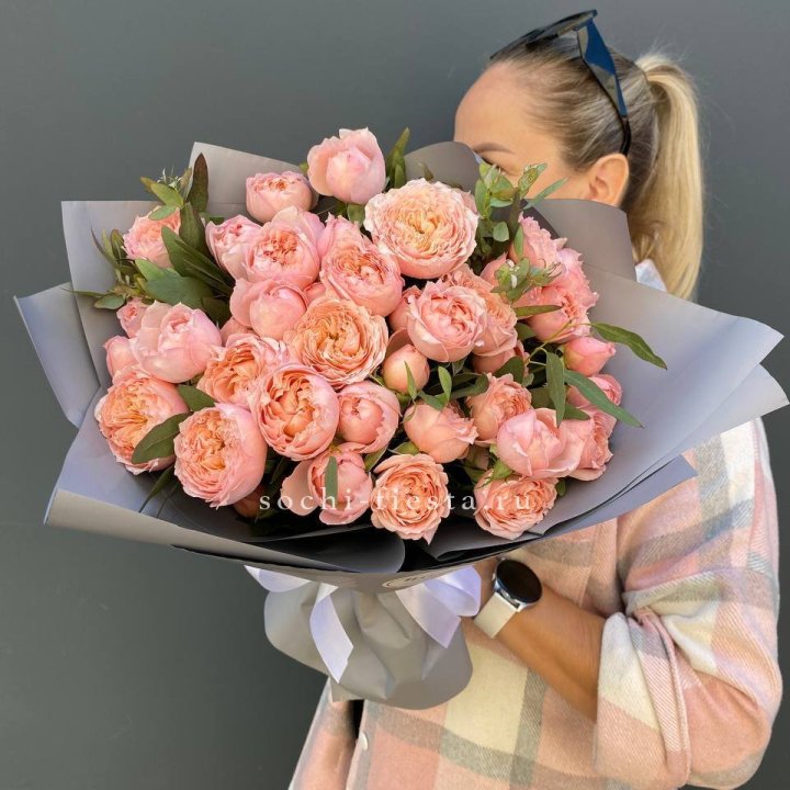 Букет с пионовидными розами "Пивайн" в Туле