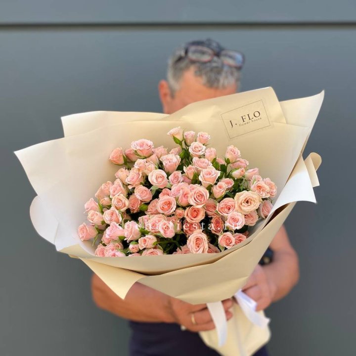 Кустовые розы леди в Туле