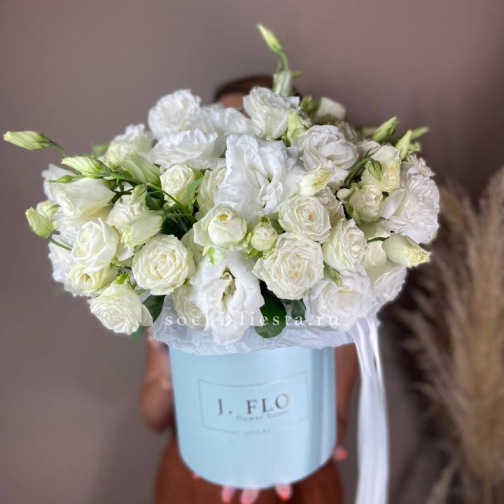 Бокс кустовых роз и эустомы  в Туле