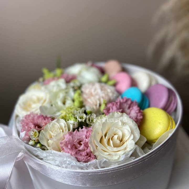 Цветы в цилиндре с макаронс "Прованс" в Туле