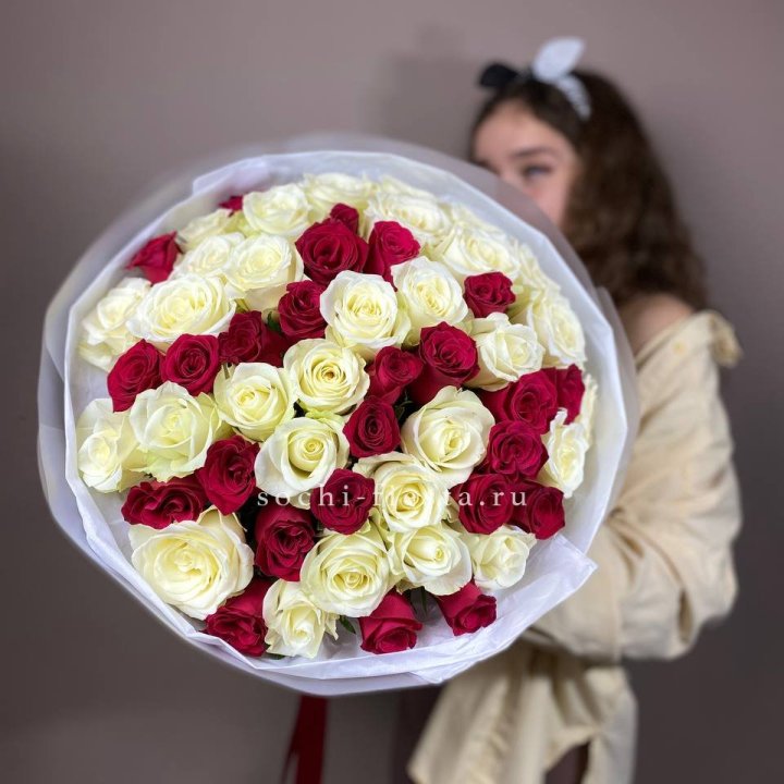 Микс из 55 роз в Туле