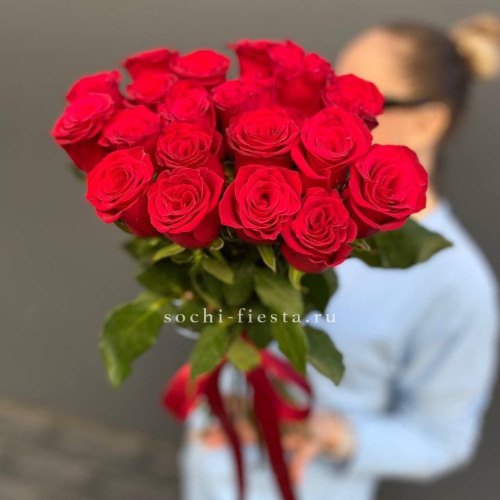 19 красных роз в Туле