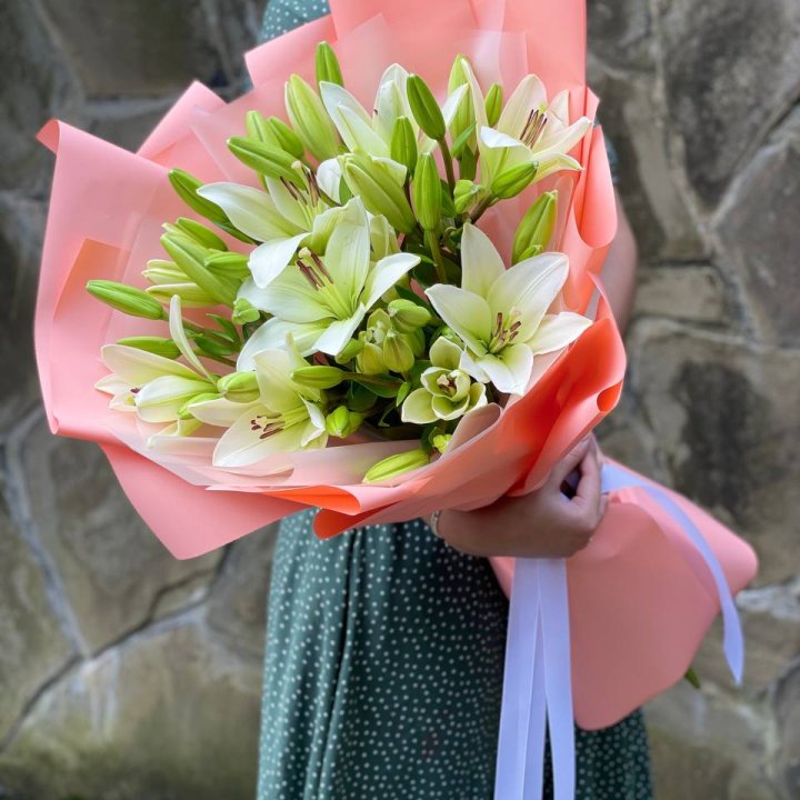 Букет из 7 белых лилий в Туле
