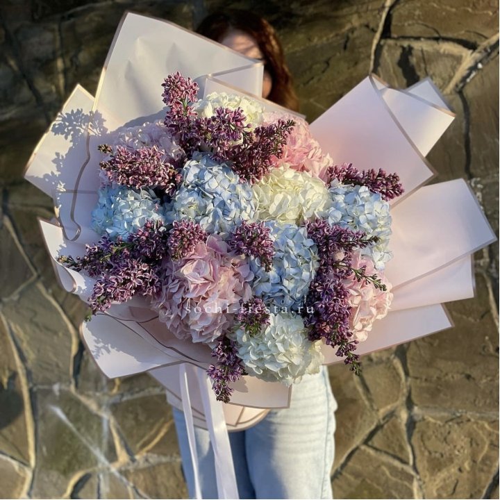 Букет гортензии с сиренью в Туле