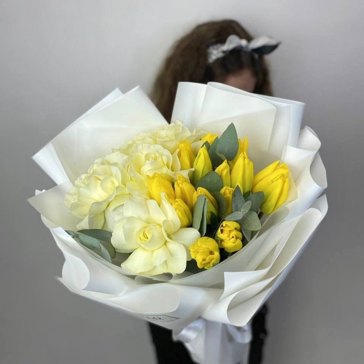 Дуо жёлтые тюльпаны и розы в Туле