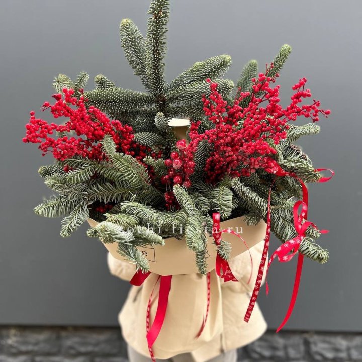 Букет нобилиса и ягод в Туле