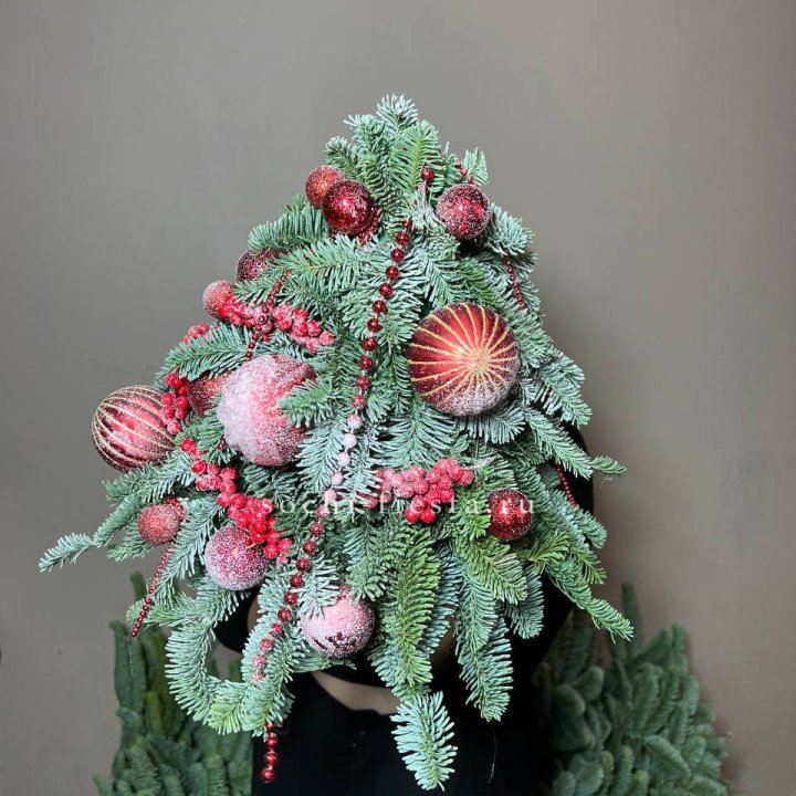 Ёлка красная в Туле