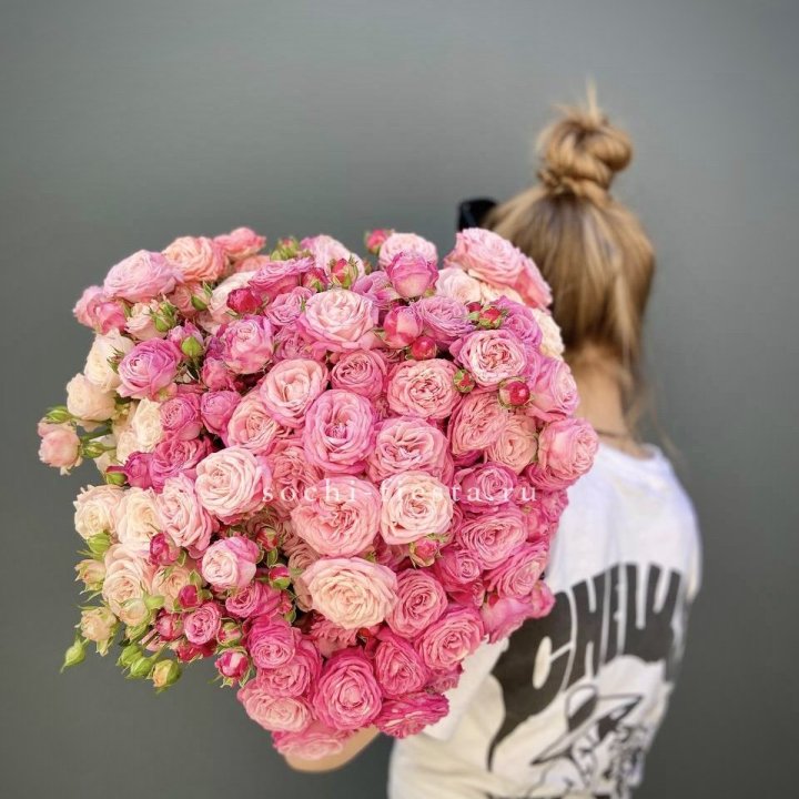 Охапка кустовых роз бомбастик пинк в Туле