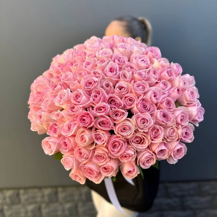 Охапка из 101 розовой розы в Туле