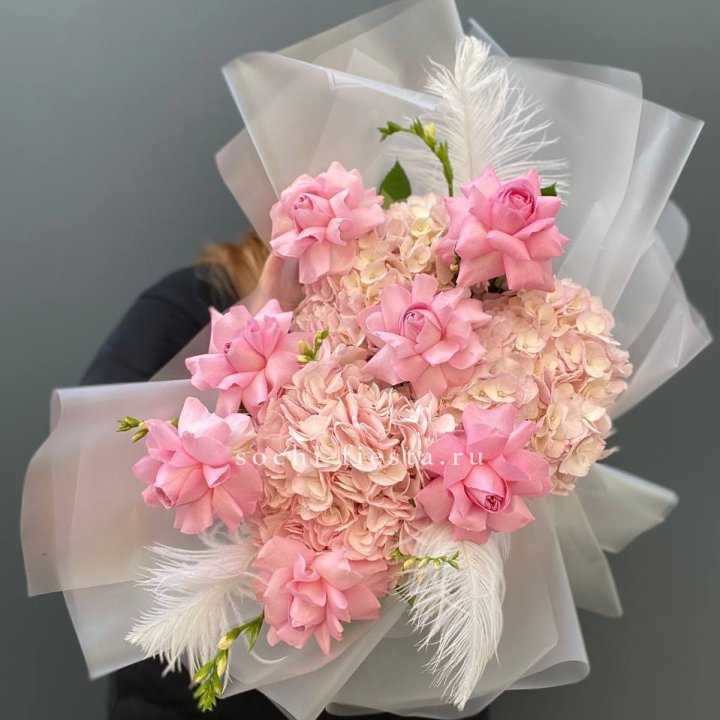  Букет  из гортензий и розовых роз в Туле