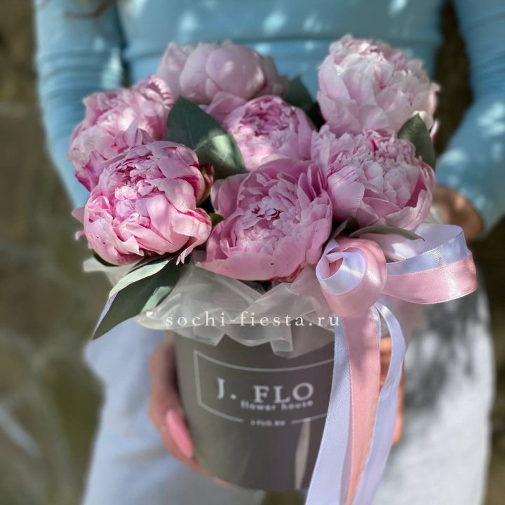 Цилиндр пионов с эвкалиптом в Туле