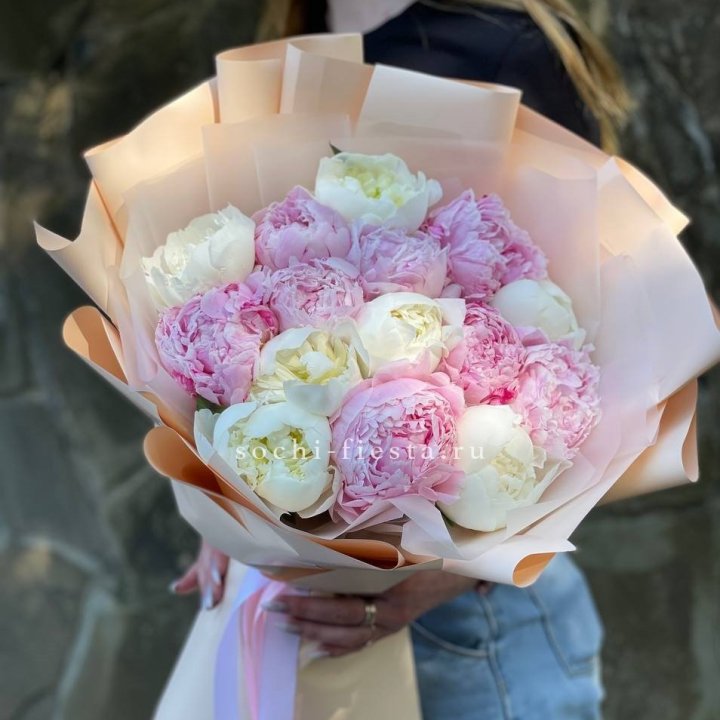 Букет 15 зефирных пионов в Туле