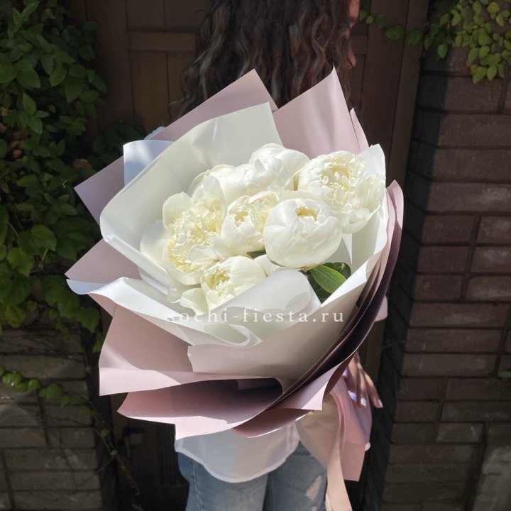 9 белоснежных пионов в Туле
