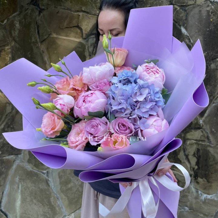 Букет с пионами "Блю логан" в Туле