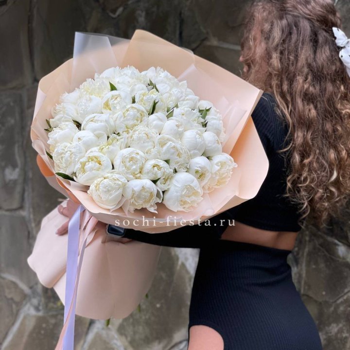 35 белых пион в Туле