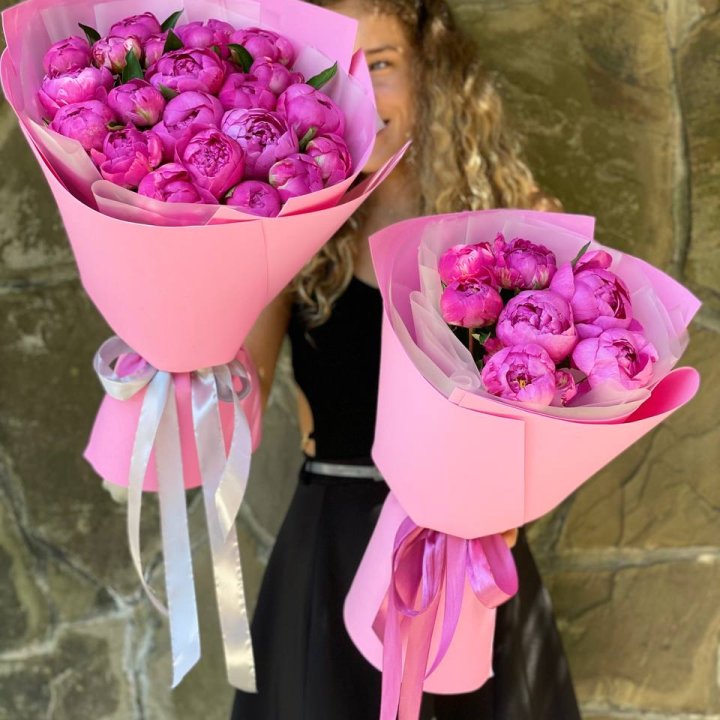 Букет ярких пионов  в Туле