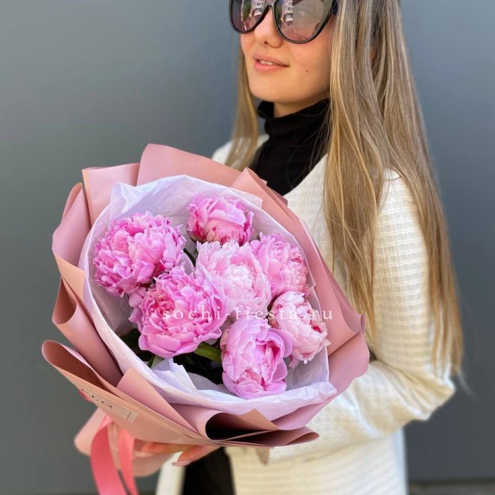 7 пионов в оформлении в Туле