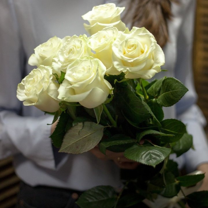 7 белых роз в Туле