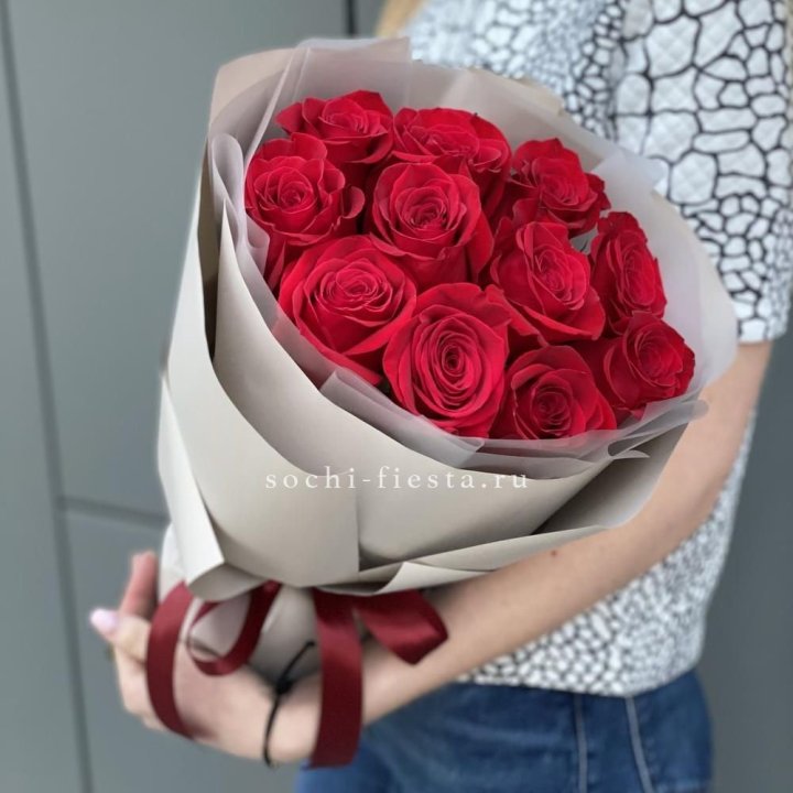 Букет красных роз "Рози" в Туле