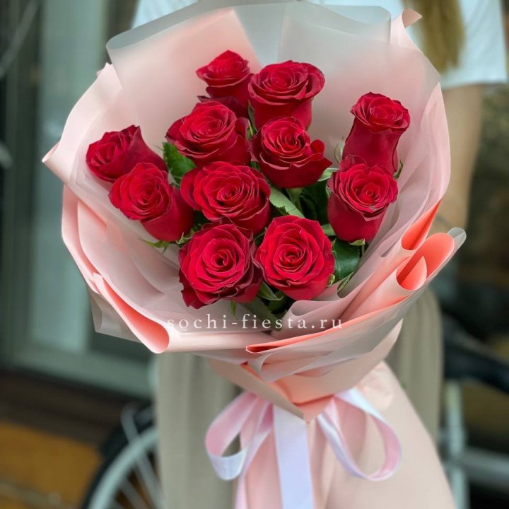 Букет красных роз "Мадам ред" в Туле