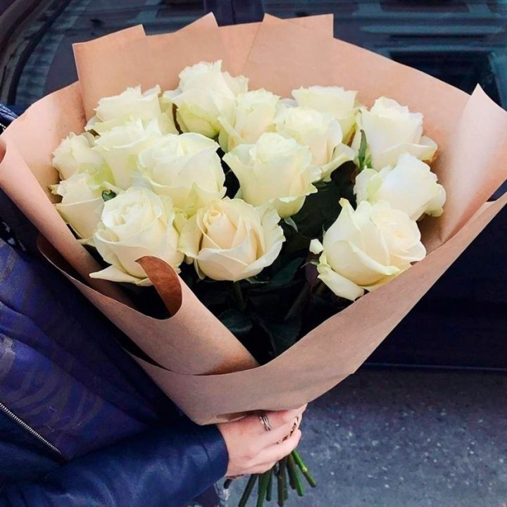 15 белых роз "Крафт" в Туле