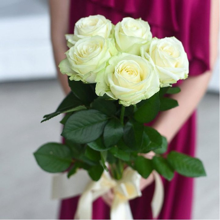 5 белых роз в Туле