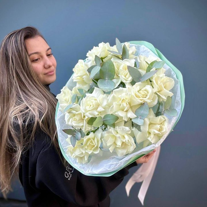 15 Белых французских роз "Ноте бьянка" в Туле