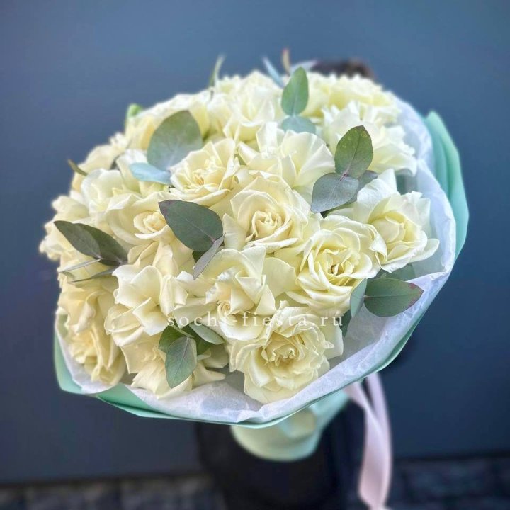 25 Белых французских роз "Ноте бьянка" в Туле