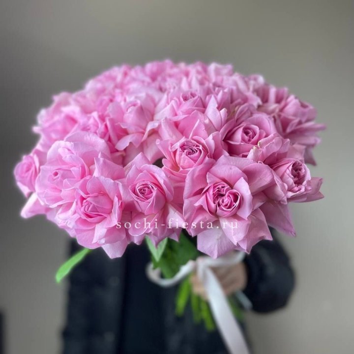 25 розовых французских роз в Туле