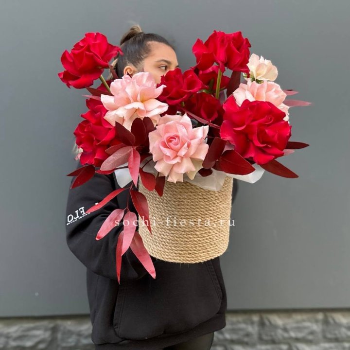 15 Французских роз в джутовом кашпо в Туле