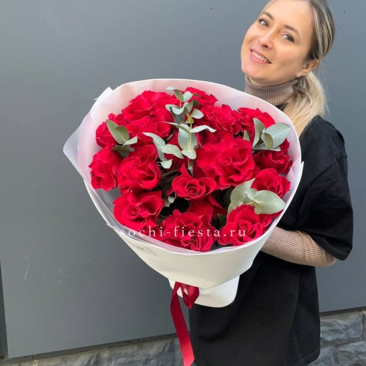 17 Красных французских роз в Туле