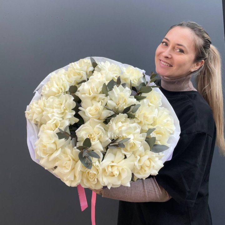 25 Белых французских роз Вайт найс в Туле