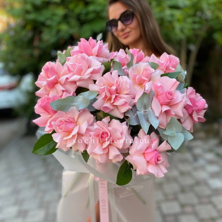 17 Розовых  французских роз в Туле