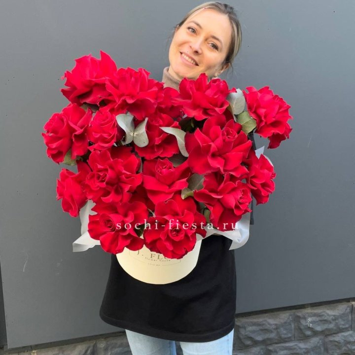 17 Французских роз в боксе в Туле