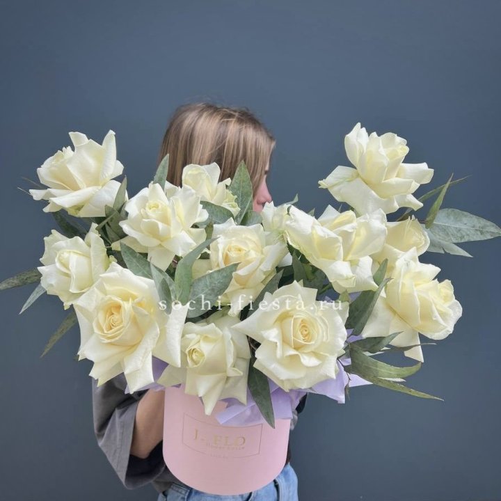 15 Французских роз в боксе в Туле