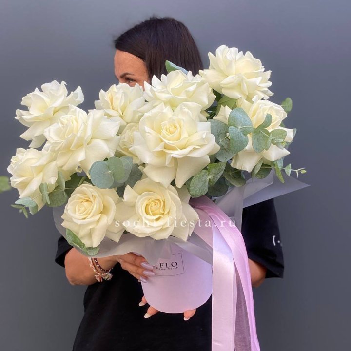 11 Французских белых роз в боксе в Туле