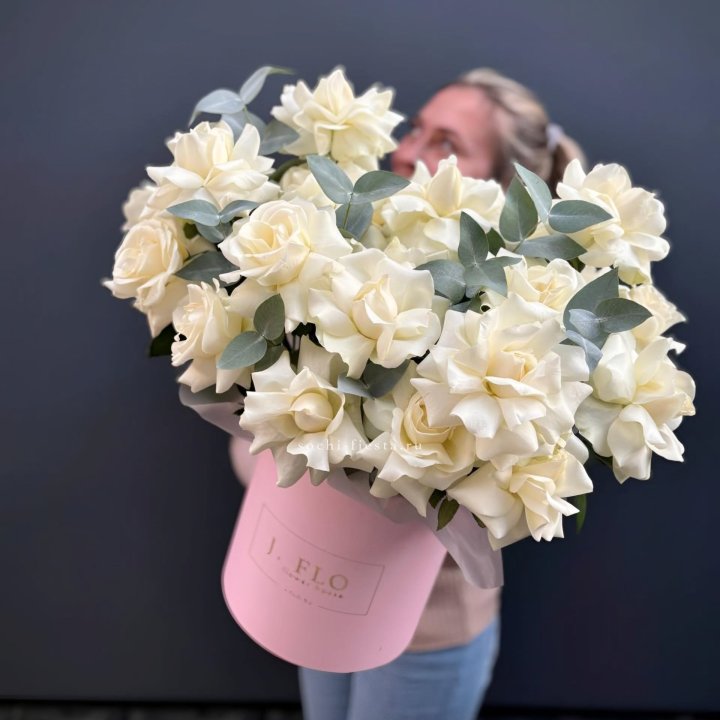 25 Французских белых роз в боксе в Туле