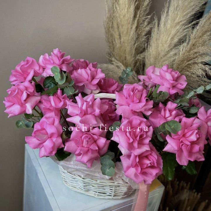 25 роз в цветочной корзине Пинк в Туле