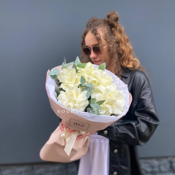 5 Белых французских роз в Туле