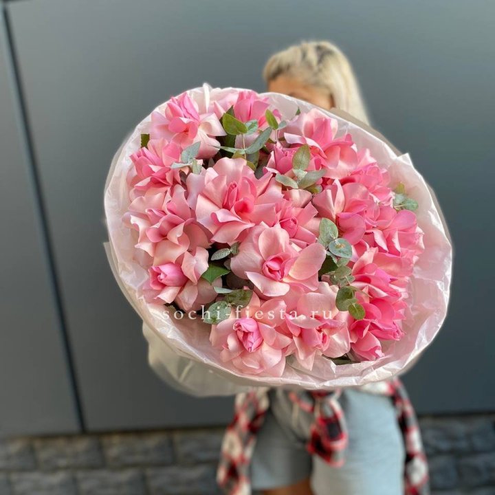 17 розовых роз в Туле