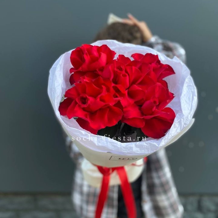 5 французских красных роз в Туле