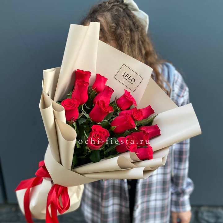 15 красных роз в Туле