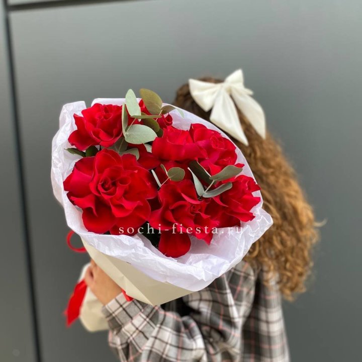 7 красных французских роз в Туле