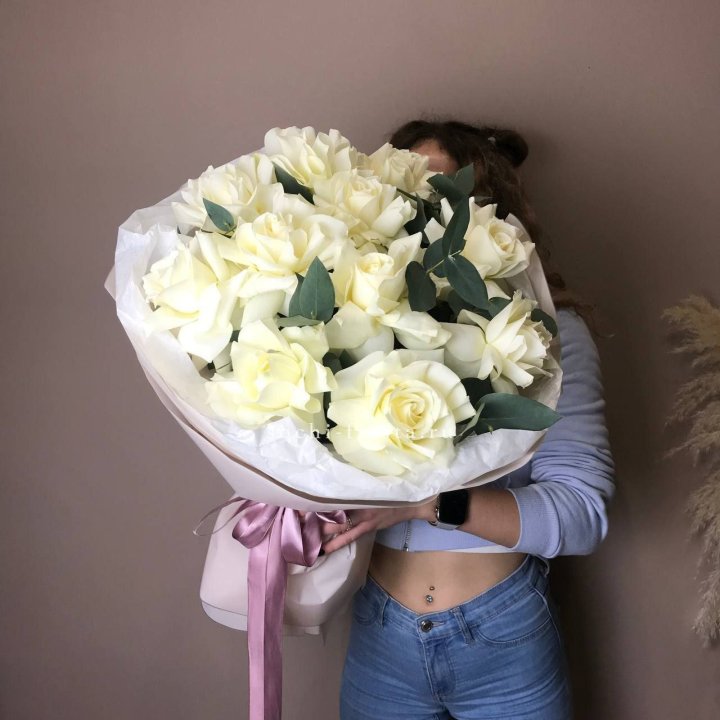 11 Белых французских роз "Вайт найс" в Туле