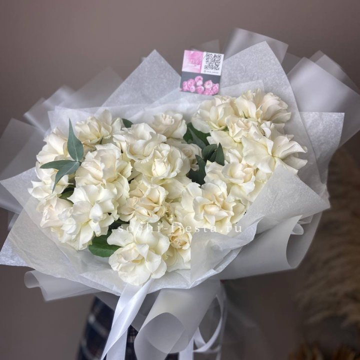 21 французских роз с эвкалиптом в Туле