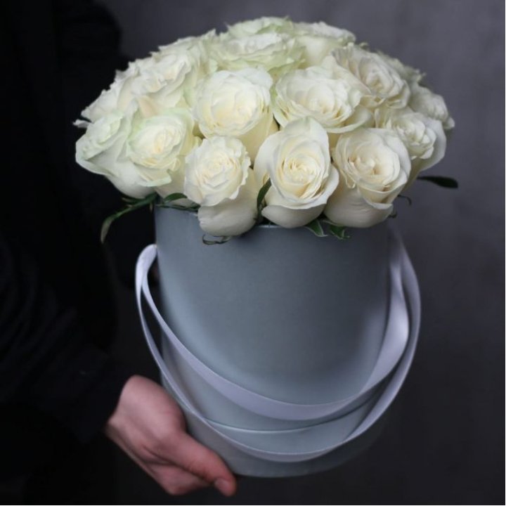 15 белых роз в цилиндре в Туле