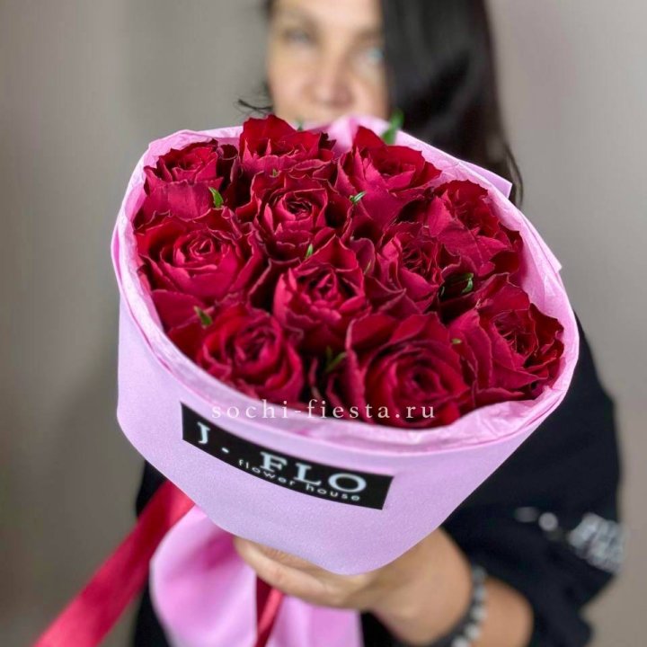 11 красных роз мадам ред в Туле