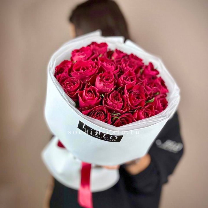 Букет красных роз мадам ред в Туле